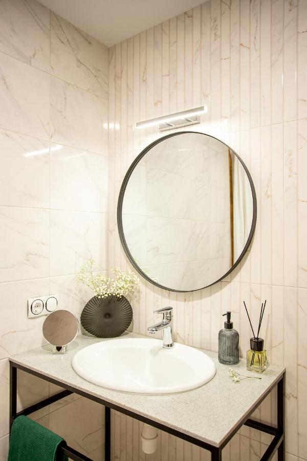 Luxury Apartment With 2 Bedrooms In The City Center Николаев Экстерьер фото